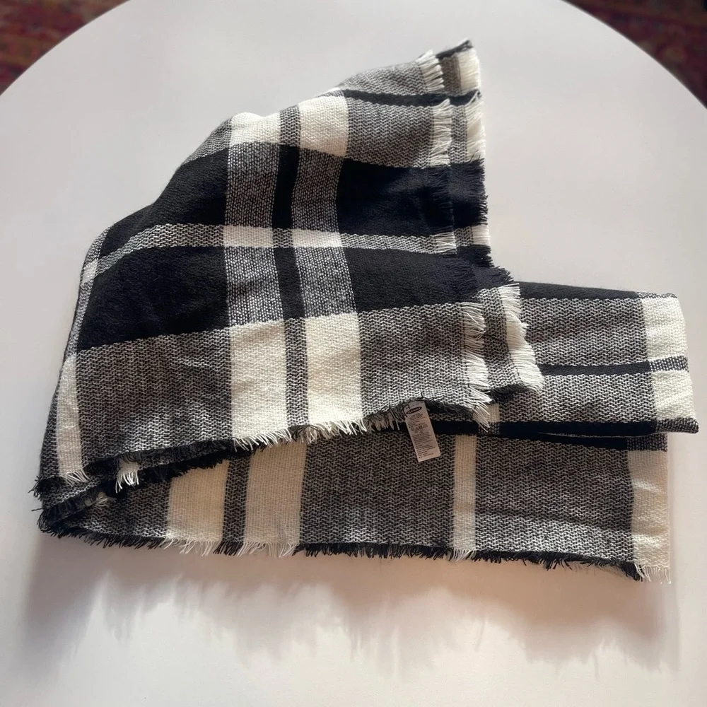 Old Navy Black & White Plaid Checkered Scarf Shawl